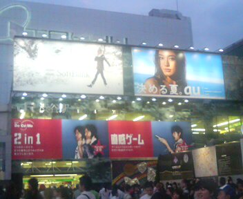 softbank、au、docomoの屋外広告